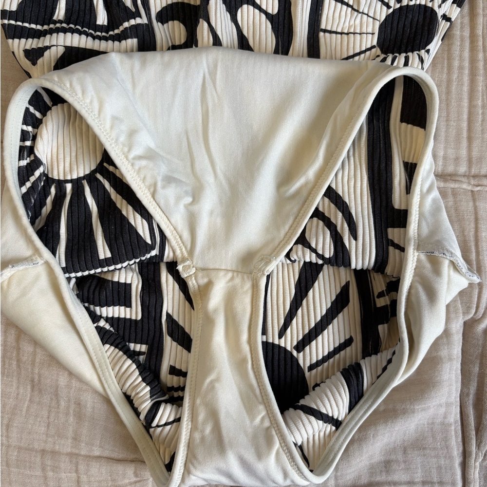 Ripcurl One Piece Swimsuit - Picture 5 of 6